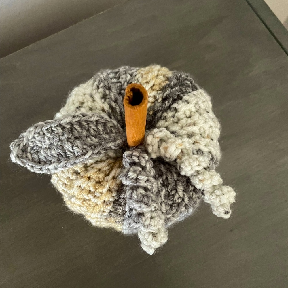 Crochet Pumpkin with cinnamon stick and two curly cues - Picture 2 of 4